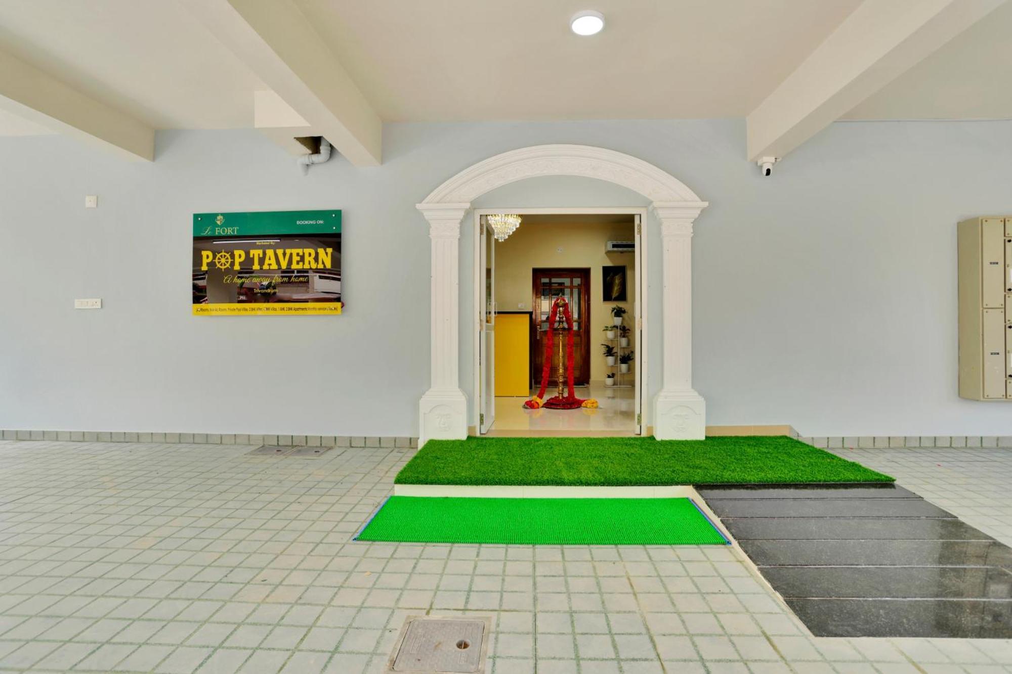 Super Collection O Lefort Luxe By Poptavern Thiruvananthapuram Esterno foto